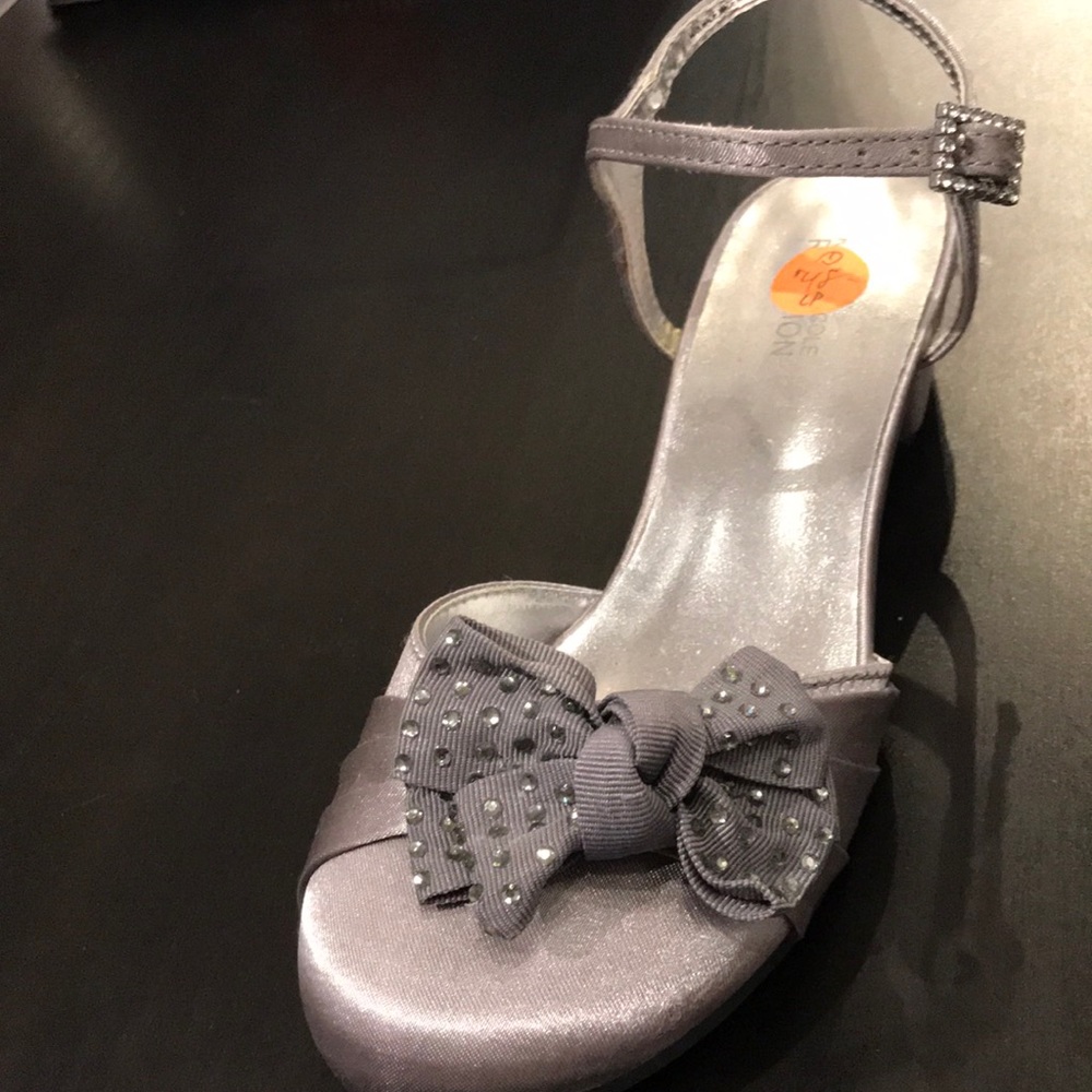 Kenneth Cole satin shoe- new in box